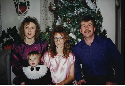 Carol, Jaana, Tracy, Raimo xmas 1988 Cold Lake, AB